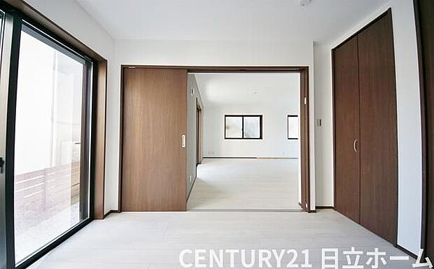 《洋室》 ■収納もしっかりとれていて、陽当たりも良く明るい居室。