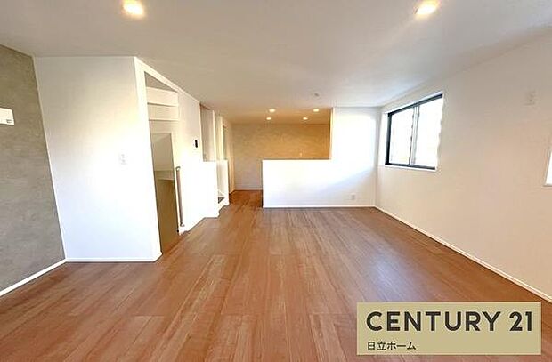 《リビングダイニング》 ■上質な時間を育む暮らしのメインステージ。寛ぎとご家族とのコミュニケーションを育む居心地のよい場所。この明るい空間は家族に安らぎを与えて、落ち着いた心地よい空間になるでしょう。