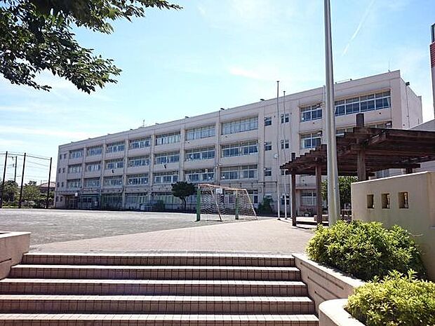 横浜市立市沢小学校まで1111m