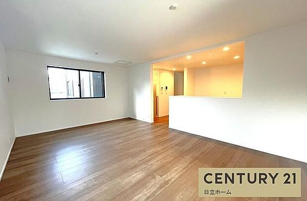 《リビングダイニング》 ■開放的で広いリビング。のびのびとくつろげるリビングは、家族のコミュニケーションの場として、みんなが集まる憩いの場所に。