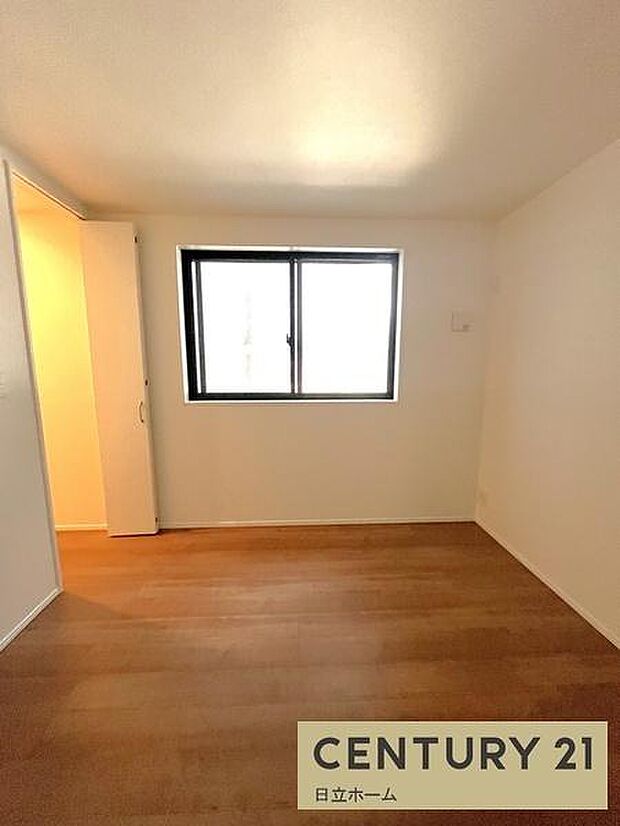 《寝室》 ■心地よい眠りへといざなうしっとりと落ち着いた雰囲気の寝室。