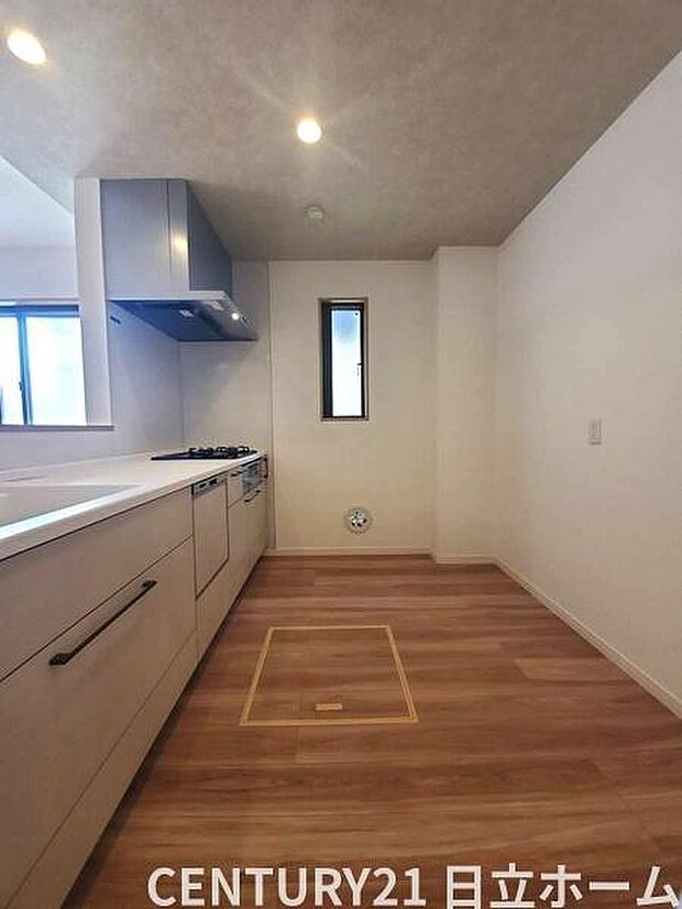 《システムキッチン》 ■お手入れしやすくきれいなキッチン。お料理の始めから後片付けまで楽しい時間になりそうです。