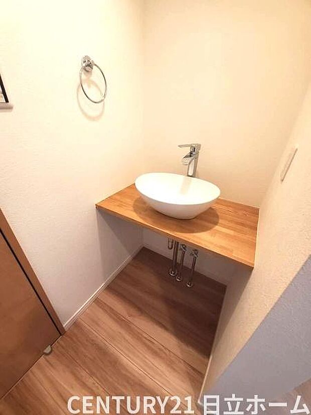 《洗面化粧台》　■デザイン性の高いオリジナルカウンターの洗面台。