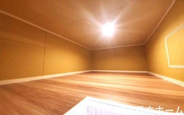 《小屋裏収納》 ■季節物やお子様との思い出をしっかり収納できて、重宝します。