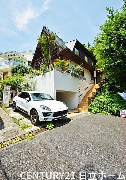 《外観》　■一戸建ての多いエリア、静かで落ち着いた雰囲気。シンプルで美しいフォルム空気までクリーンになるような佇まい。心地よいライフスタイルが実現できるそんな予感。