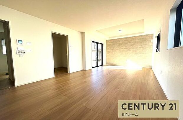 《リビングダイニング》　■ご家族でゆったりとした時間を過ごす場所です。