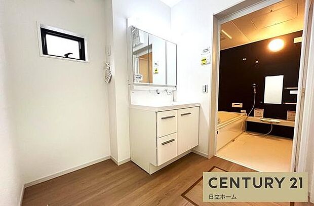 《洗面化粧台》　■使いやすいシャープなデザインの洗面化粧台。