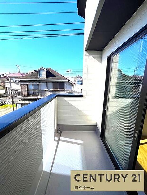《バルコニー》　■陽当りも良く、洗濯物も良く乾きそうです。