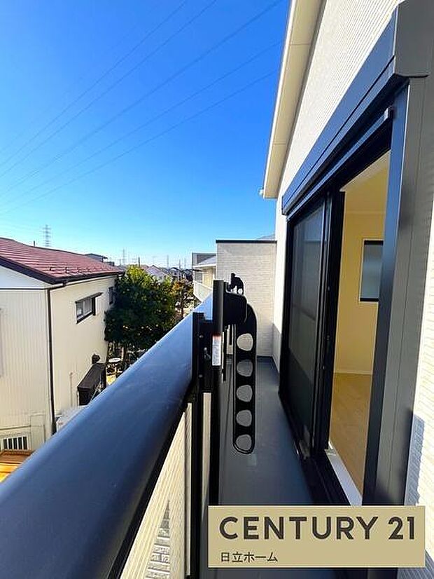 《バルコニー》　■さわやかな風が通り暖かい光がふりそそぐバルコニー