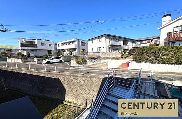 《眺望》　■目の前には気持ちの良い青空が広がります。開放的で開けた空間が望めます。