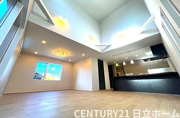 《リビングダイニング》　■ご家族でゆったりとした時間を過ごす場所です。