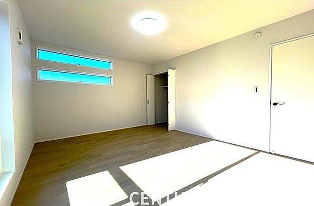 《寝室》　■心地よい眠りへといざなうしっとりと落ち着いた雰囲気の寝室。