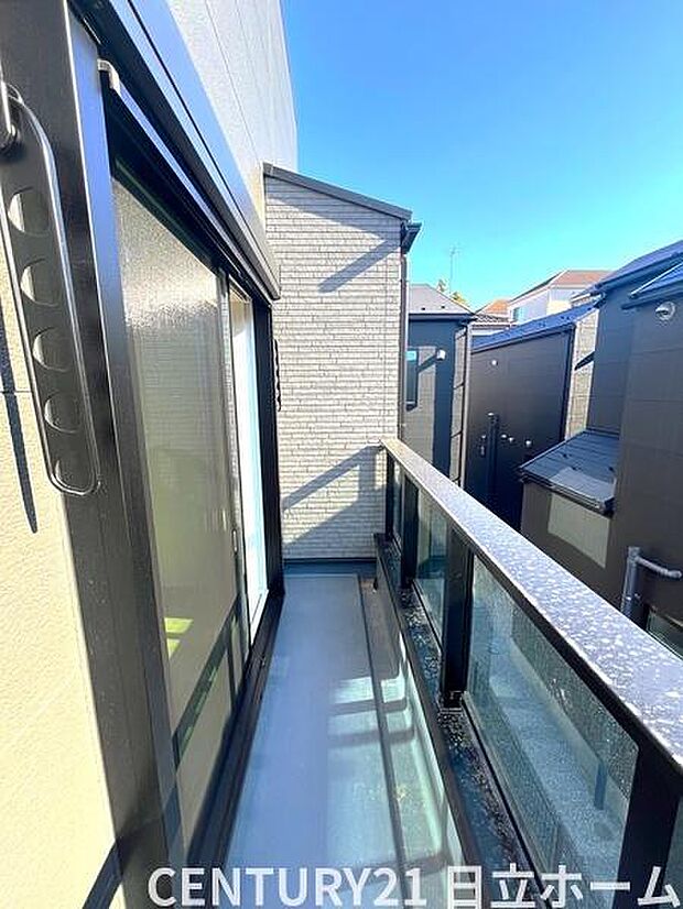 《バルコニー》　■陽当りも良く、洗濯物も良く乾きそうです。