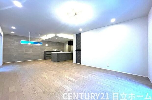 《リビングダイニング》　■ご家族でゆったりとした時間を過ごす場所です。