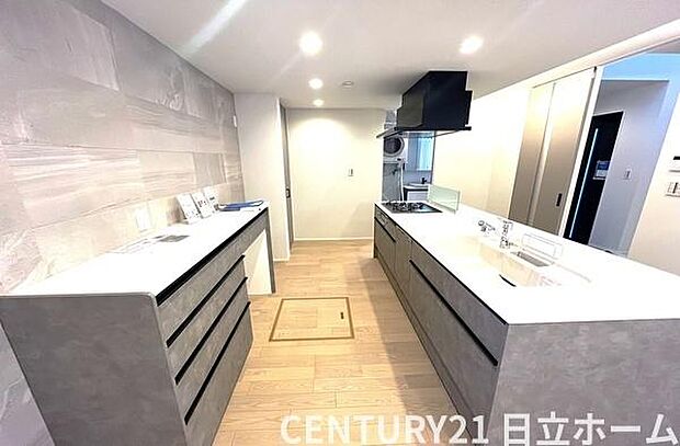 《キッチン》　■使いやすい収納豊富なキッチンです。