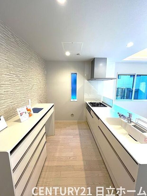 《キッチン》 ■使いやすい収納豊富なキッチンです。