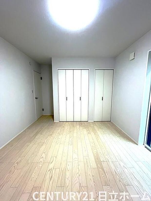 《寝室》 ■心地よい眠りへといざなうしっとりと落ち着いた雰囲気の寝室。