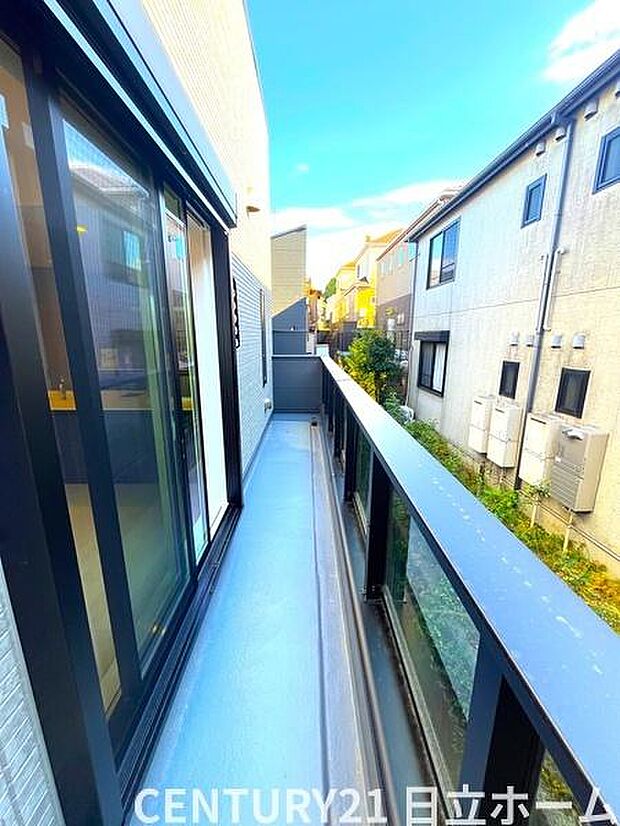 《バルコニー》　■陽当りも良く、洗濯物も良く乾きそうです。