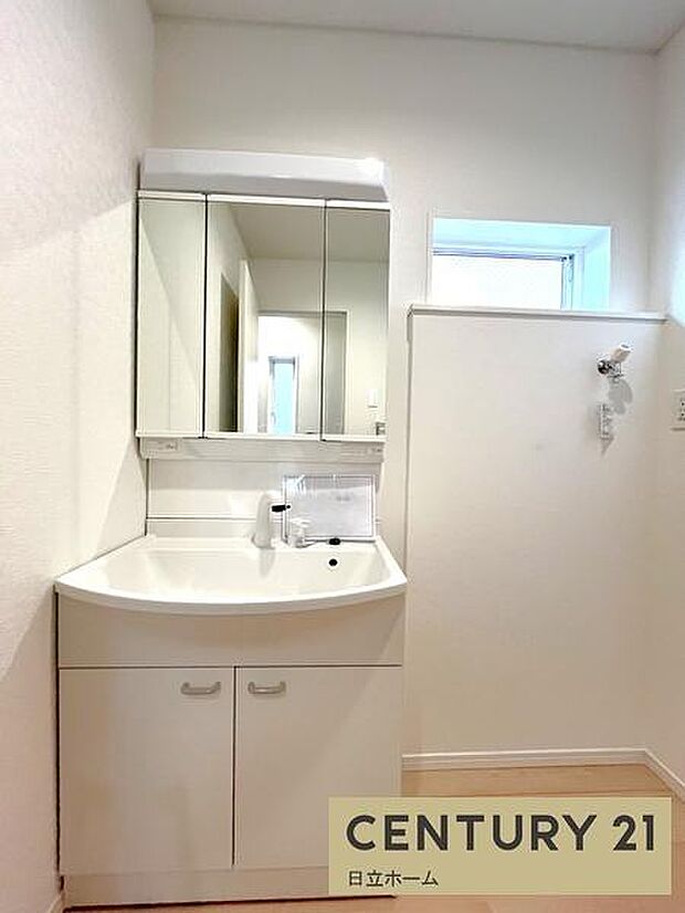 《洗面化粧台》　■使いやすいシャープなデザインの洗面化粧台。