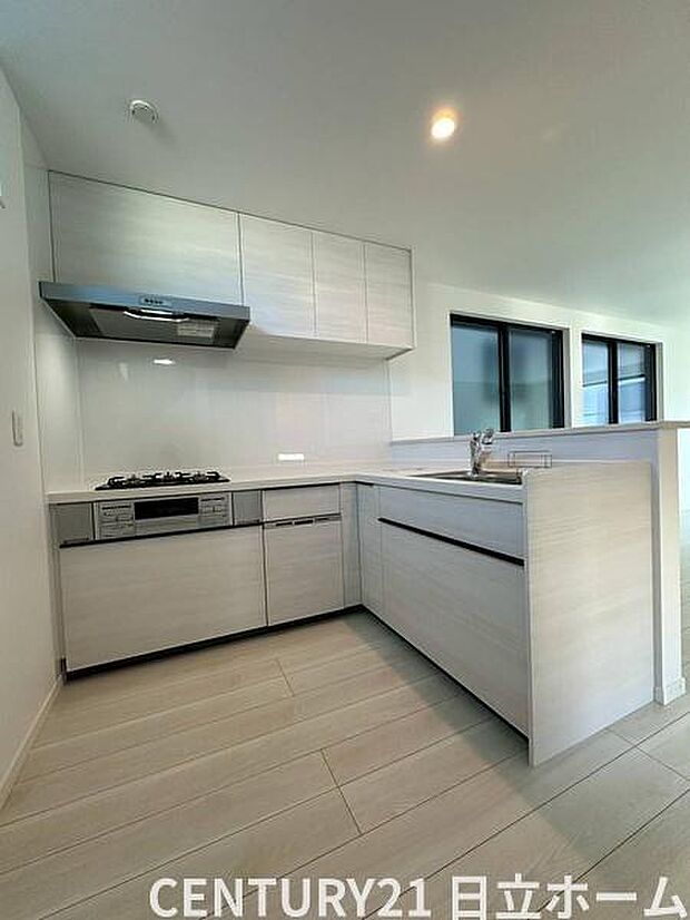 《キッチン》　■使いやすい収納豊富なキッチンです。