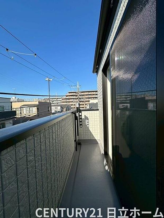 《バルコニー》　■陽当りも良く、洗濯物も良く乾きそうです。