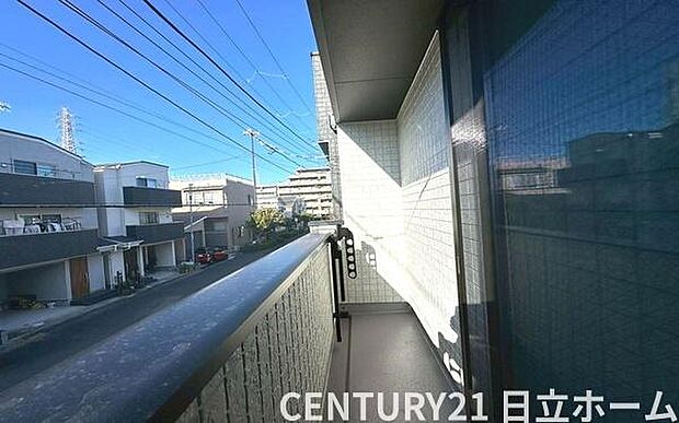 《バルコニー》　■陽当りも良く、洗濯物も良く乾きそうです。