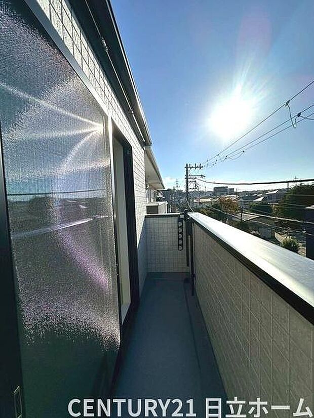 《バルコニー》　■陽当りも良く、洗濯物も良く乾きそうです。