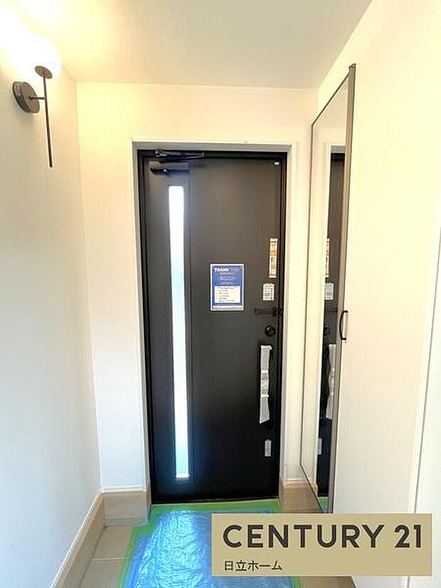 《玄関》■玄関ホールにもゆとりをもった設計ですので第一印象が違います。