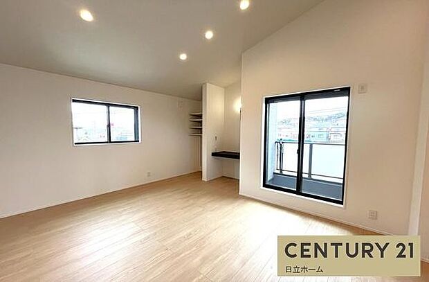 《リビングダイニング》 ■寛ぎとご家族とのコミュニケーションを育む居心地のよい場所。この明るい空間は家族に安らぎを与えて、落ち着いた心地よい空間になるでしょう。