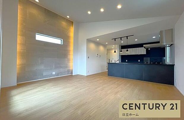 《リビングダイニング》 ■家族が自然と集まって、思い思いにくつろぎ、遊び、語らう、やすらぎの空間。