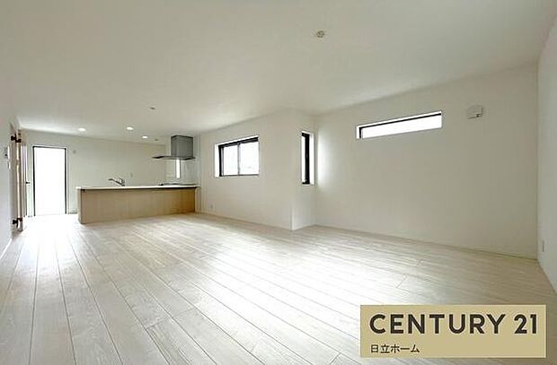 《リビングダイニング》 ■上質な時間を育む暮らしのメインステージ。寛ぎとご家族とのコミュニケーションを育む居心地のよい場所。この明るい空間は家族に安らぎを与えて、落ち着いた心地よい空間になるでしょう。