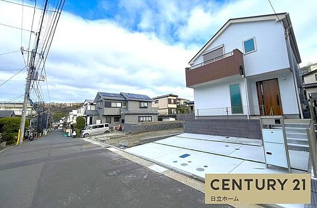 《前面道路》 ■道路と敷地はフラットな地形です。