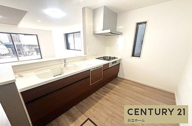 《システムキッチン》 ■会話を楽しみながら食事を味わう。一緒にいる時間が楽しい空間。カフェにいるような気分で毎日を過ごしたい。家族でいる時間を柔らかに包み込むインテリア。