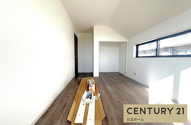 《洋室》 ■机とべットを入れても十分な広さ。。お子様の勉強部屋に。