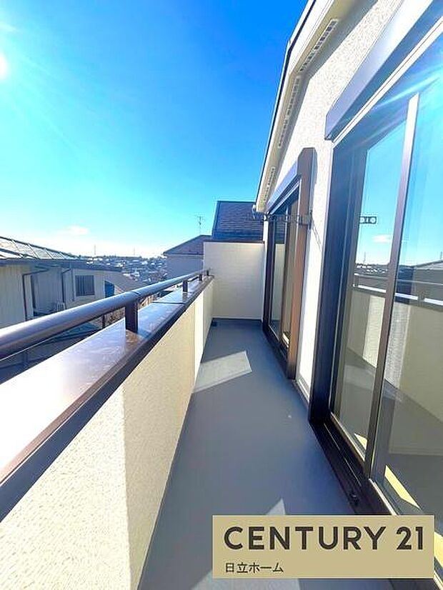 《バルコニー》 ■「青い空」と「白い雲」、「気分が晴れる場所」がここにあります。