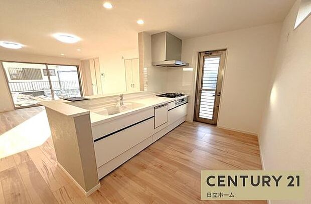 《システムキッチン》　■お手入れしやすくきれいなキッチン。お料理の始めから後片付けまで楽しい時間になりそうです。