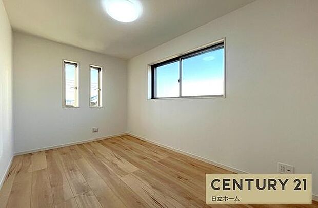 《洋室》　■収納もしっかりとれていて、陽当たりも良く明るい居室。