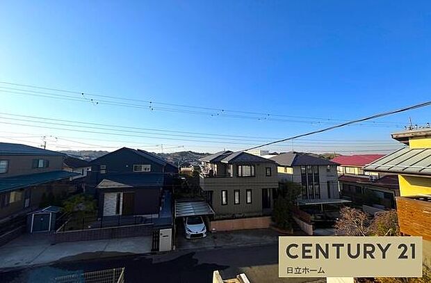 《眺望》　■目の前には気持ちの良い青空が広がります。開放的で開けた空間が望めます。