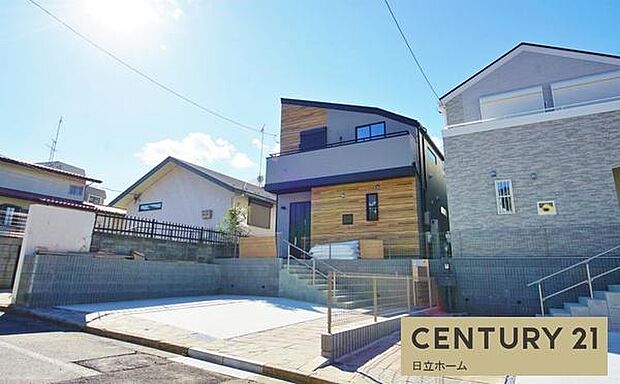 《外観》　■豊かな光が照らすこの場所は、たわいもない会話を楽しみ、ゆったりとした時間を過ごす場所。家族の日常が刻まれる大切な空間です。