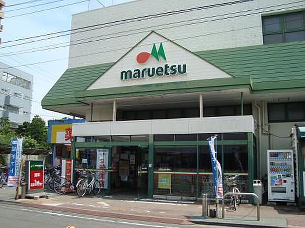 マルエツ鶴間店まで688m、高品質のPB商品や豊富なお惣菜、新鮮な生鮮食品も魅力のスーパー。
