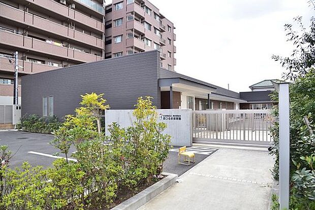 西鶴間保育園まで1020m、安全・安心できる環境を常に考え、心身ともにバランスのとれた発達が促せる保育をします。0歳児保育・一時保育・延長保育あり。