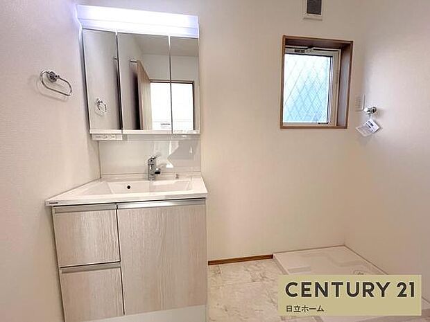 《洗面化粧台》　■使いやすいシャープなデザインの洗面化粧台。