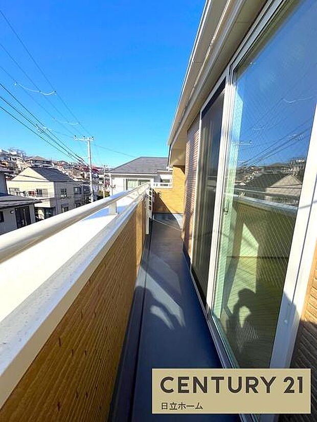 《バルコニー》　■「青い空」と「白い雲」、「気分が晴れる場所」がここにあります。