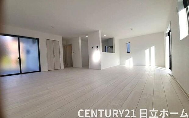 《リビングダイニング》 ■家族が自然と集まって、思い思いにくつろぎ、遊び、語らう、やすらぎの空間。