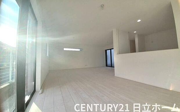 《リビングダイニング》 ■ご家族でゆったりとした時間を過ごす場所です。