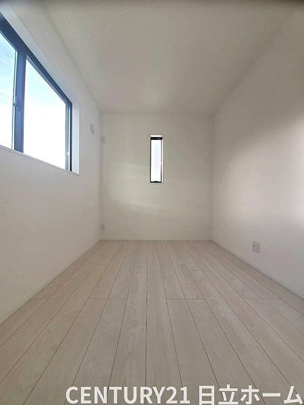 《子供部屋》 ■明るい陽の差す居室。子供部屋にもちょうど良さそうですね。