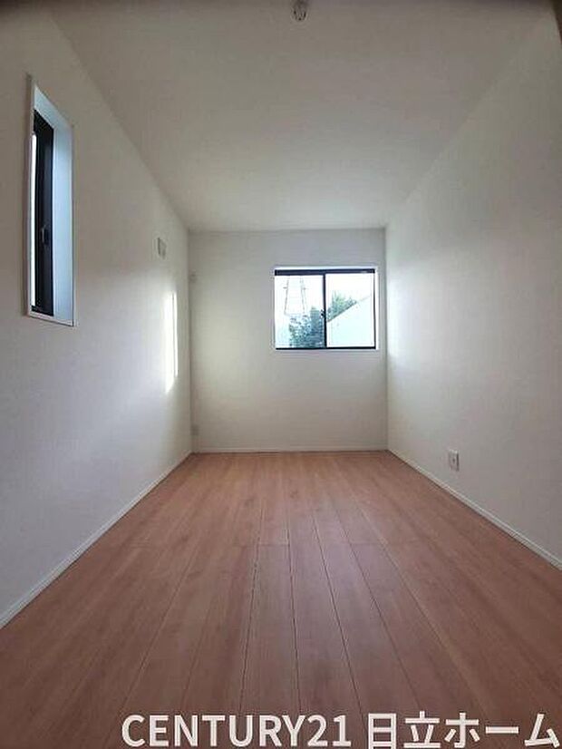 《子供部屋》 ■明るい陽の差す居室。子供部屋にもちょうど良さそうですね。