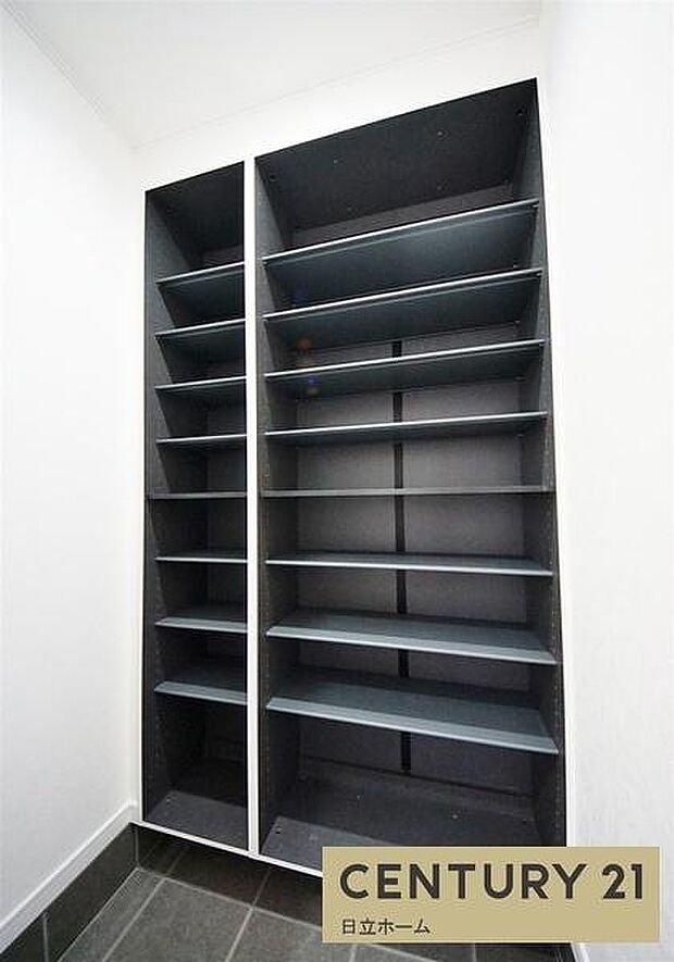 《玄関》 ■シューズボックス付きで玄関もスッキリ。