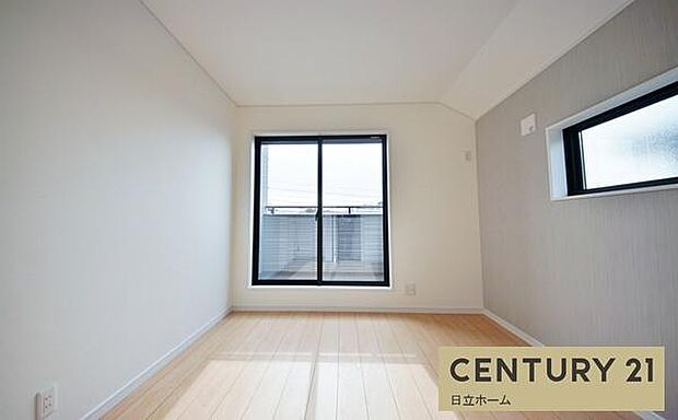 《寝室》 ■朝から日差しいっぱい、早起きしたくなる洋室。ベッドを置いてもゆとりを感じられる。窓からの朝日が心地よい目覚めへと誘います。ゆとりある広さを確保し、心地よいプライベートタイムを演出します。