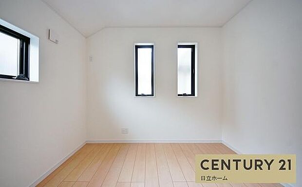 《洋室》 ■収納もしっかりとれていて、陽当たりも良く明るい居室。